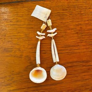 Shell pendant earrings